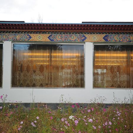 Wanrun International Resort Hotel In Tibet Xigaze Екстериор снимка
