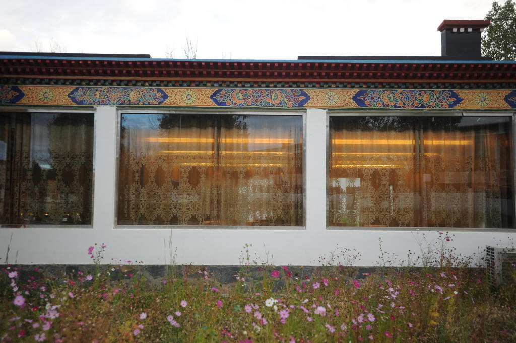 Wanrun International Resort Hotel In Tibet Xigaze Екстериор снимка