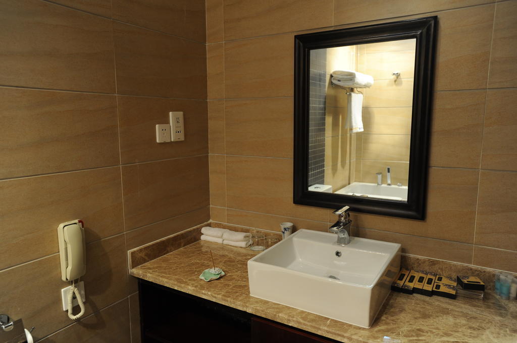 Wanrun International Resort Hotel In Tibet Xigaze Стая снимка